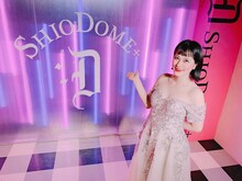 人生初の就職が決まったメイビーモエ。