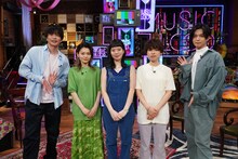 左から田中圭、SHISHAMO、千葉雄大。(c)日本テレビ