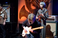 Ichika（手前）と川谷絵音。（画像提供：NHK）