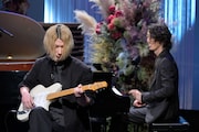 左からIchika、かてぃん(角野隼斗)。(画像提供:NHK)