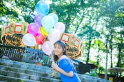 小坂菜緒「君は誰?」HMV&BOOKS SHIBUYAパネル展「はしゃぐ君」の展示カット。(撮影:藤原宏)