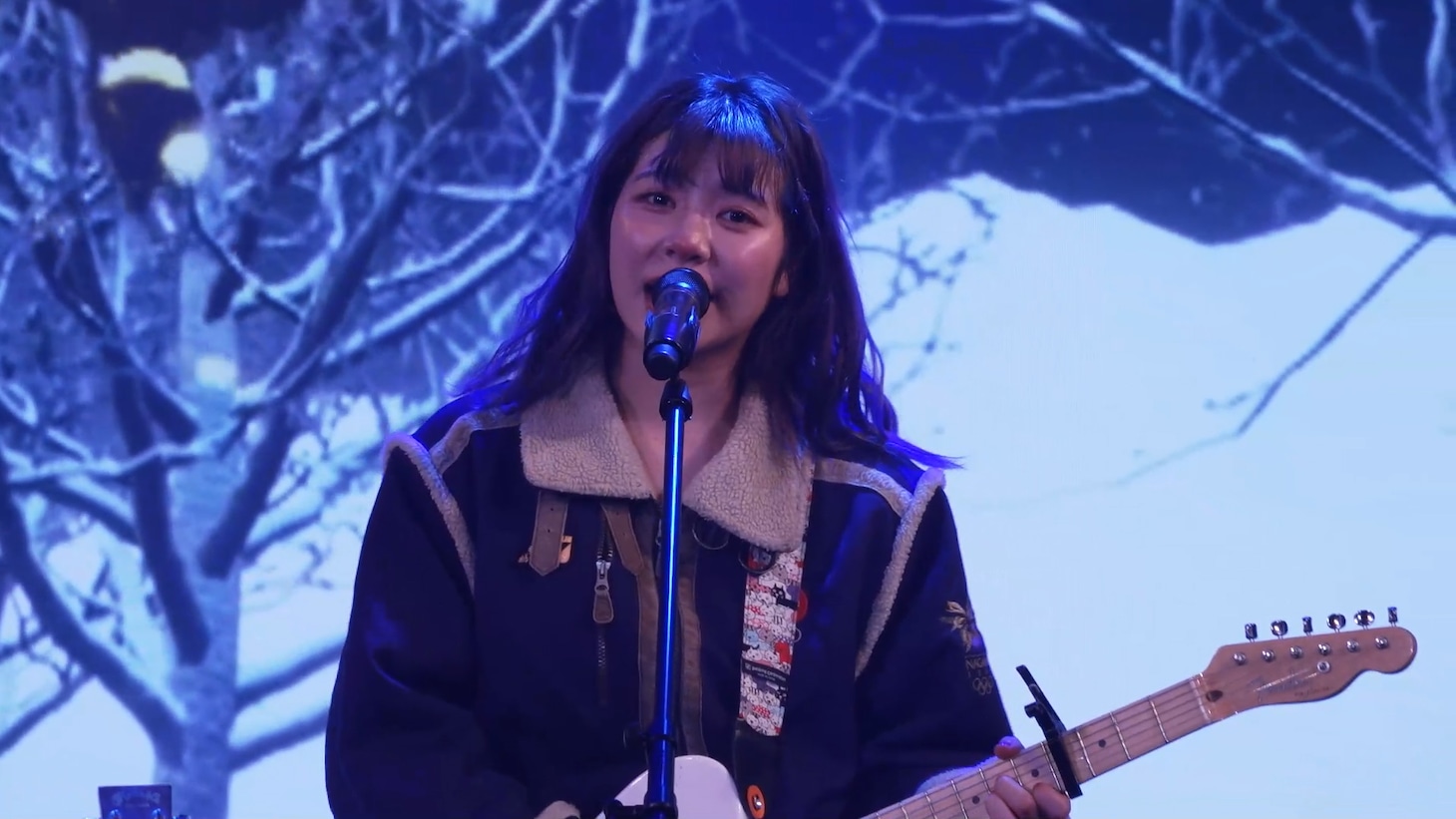 「眉村ちあき 配信ライブツアー第2弾『飛び出せ！日本元気女歌手ツアー ～アラスカ・北極・南極・アフリカ編～』」の様子。