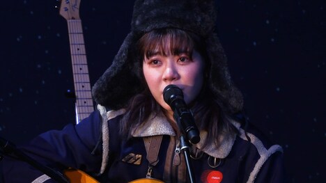 「眉村ちあき 配信ライブツアー第2弾『飛び出せ!日本元気女歌手ツアー ~アラスカ・北極・南極・アフリカ編~』」の様子。