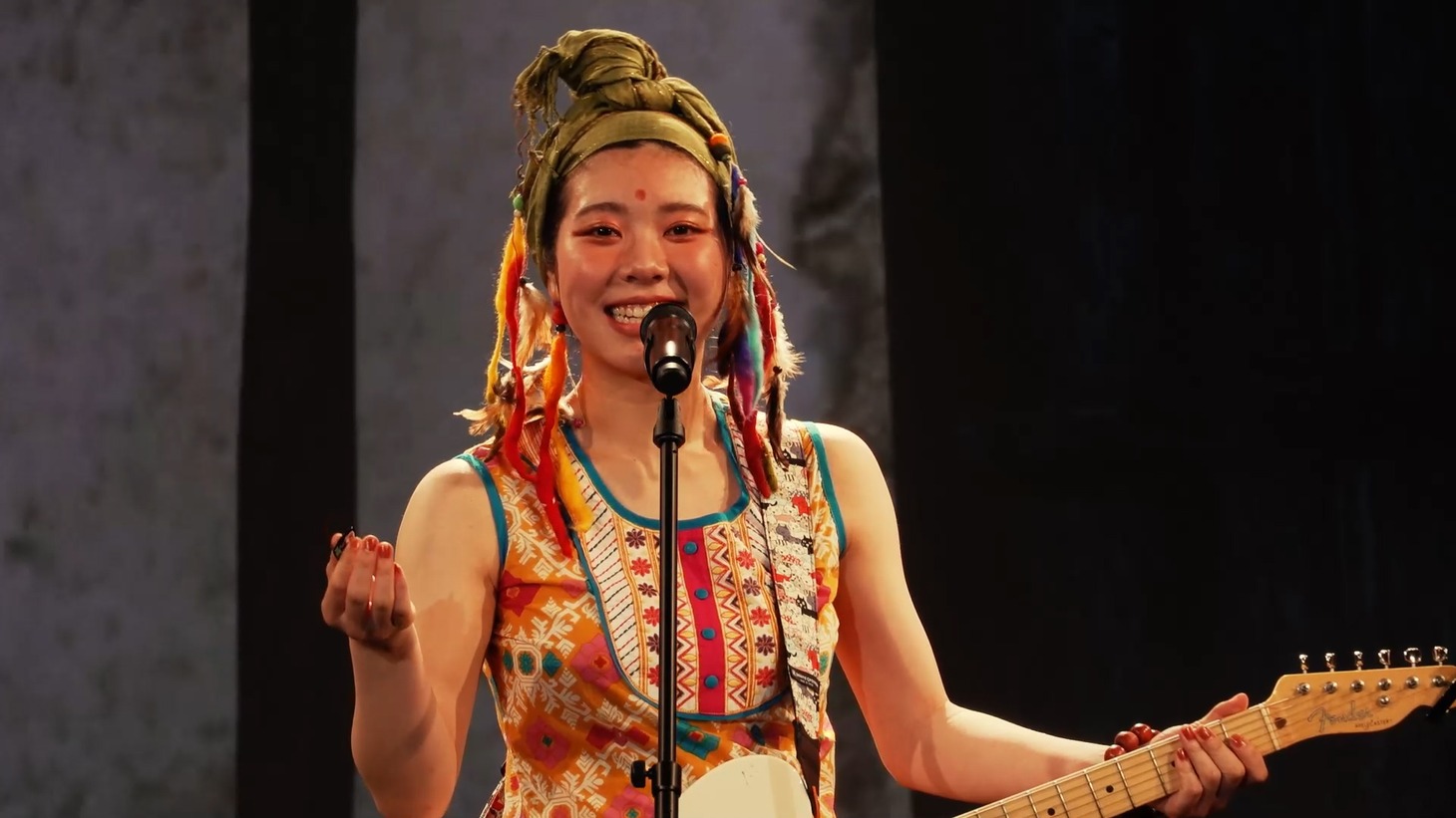 「眉村ちあき 配信ライブツアー第2弾『飛び出せ！日本元気女歌手ツアー ～アラスカ・北極・南極・アフリカ編～』」の様子。