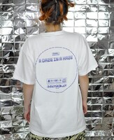 DYGL「A Daze In A Haze」限定盤付属Tシャツを着用したNTsKi。