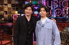 左から田中圭、千葉雄大。