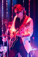 TAKURO（G）（撮影：岡田裕介）