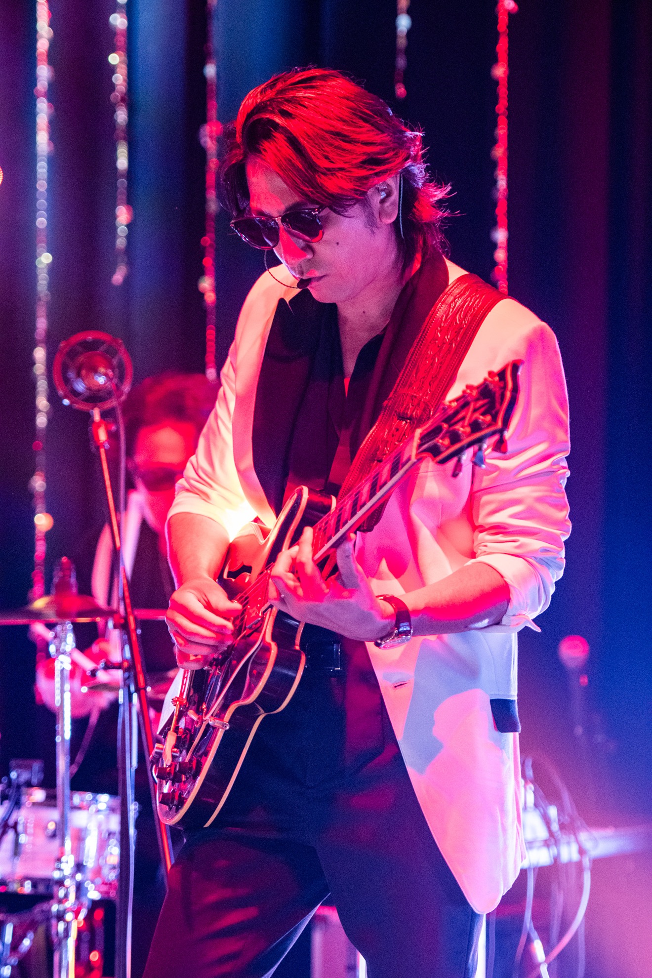 TAKURO（G）（撮影：岡田裕介）