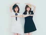 松村沙友理「次、いつ会える?」より、からあげ姉妹の写真。(c)マガジンハウス(撮影:三瓶康友)