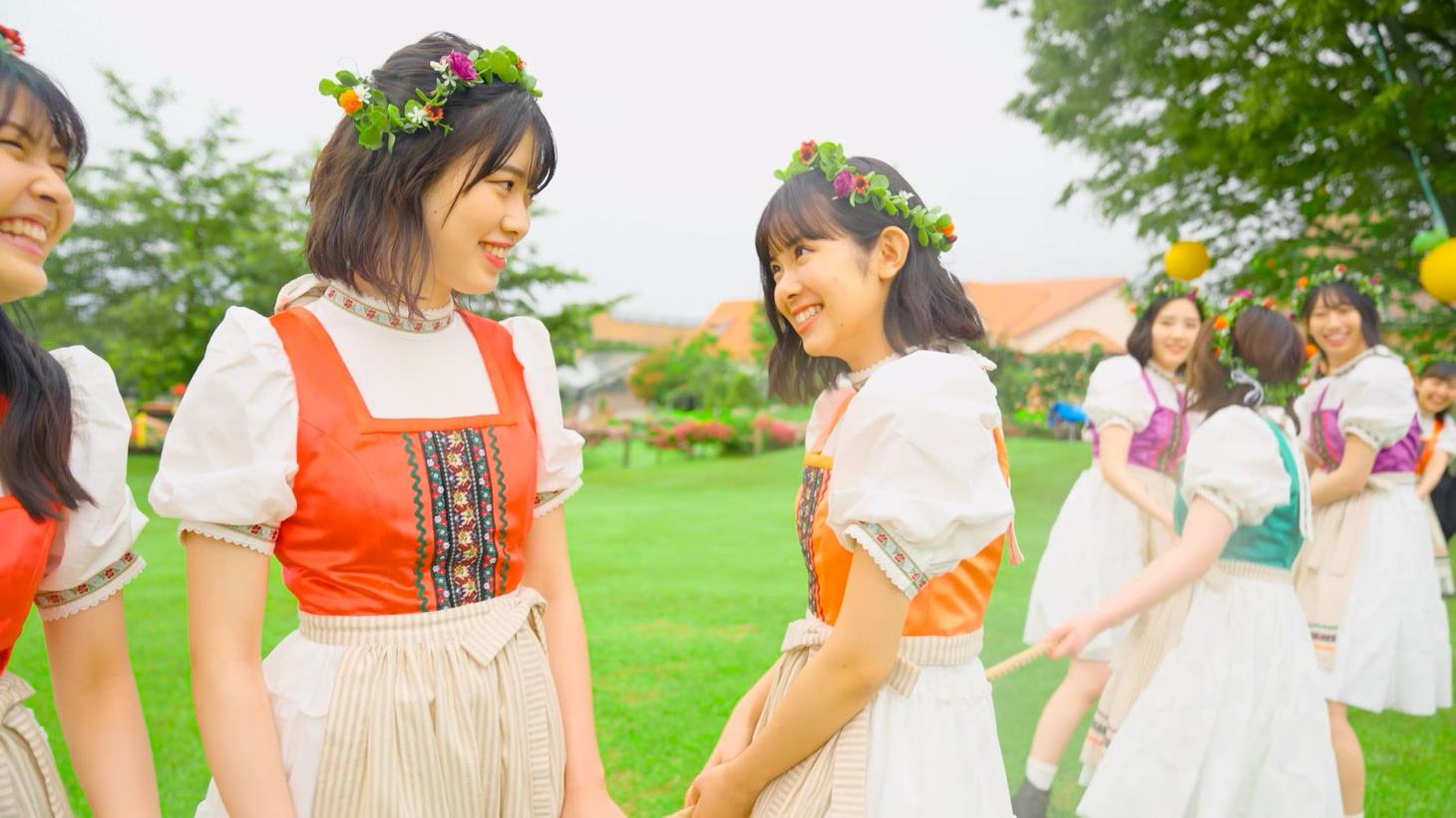 BEYOOOOONDS「フレフレ・エブリデイ」ミュージックビデオのメイキング写真。