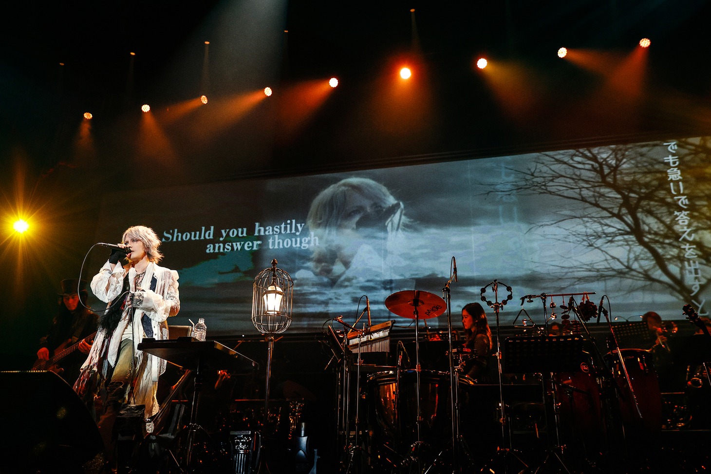 「20th Orchestra Tour HYDE ROENTGEN 2021」初日公演の様子。