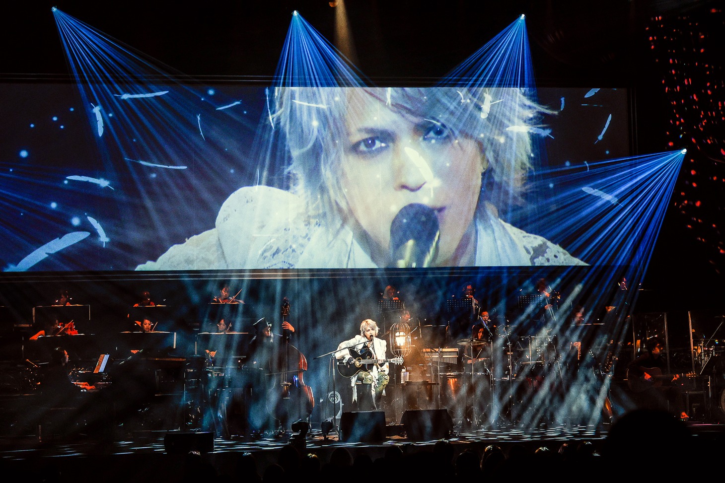 「20th Orchestra Tour HYDE ROENTGEN 2021」初日公演の様子。