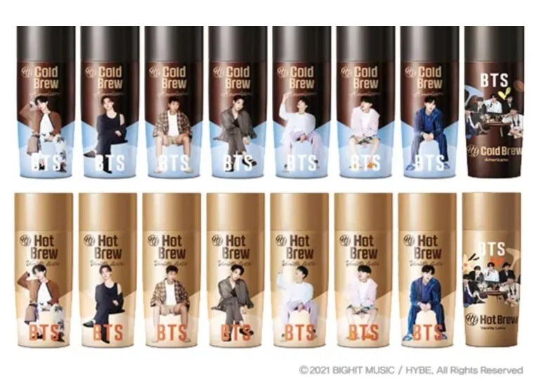 上から「BTSスペシャルパッケージ コールドブリューアメリカーノ」、「BTSスペシャルパッケージ ホットブリューバニララテ」。