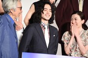 左から左から山田洋次、菅田将暉、永野芽郁。