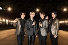 左から河野純喜、白岩瑠姫、豆原一成、鶴房汐恩。