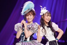 左から佐々木彩夏、藤田愛理（CROWN POP）。