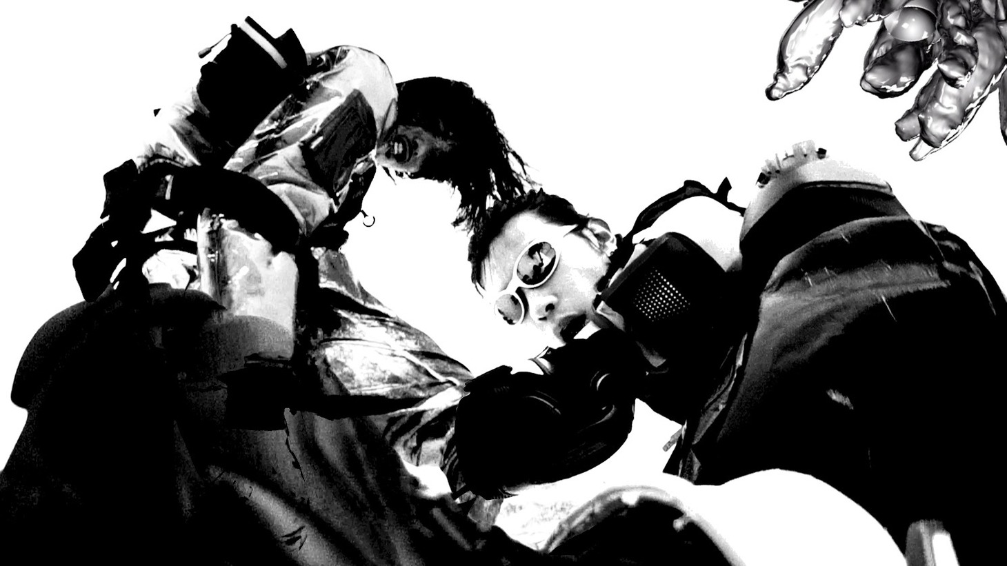 Tohji, Loota & Brodinski「Iron D**k」ミュージックビデオより。