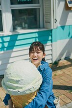 松村沙友理写真集「次、いつ会える？」パネル展の旭屋書店なんばCITY店展示カットより。(c)マガジンハウス（撮影：三瓶康友）