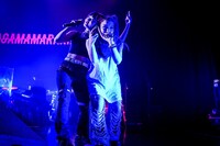 左からMIRI、星熊南巫。（photo by Rui Hashimoto）