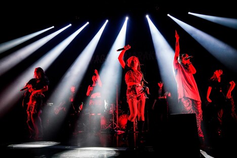 我儘ラキア「WAGAMAMARAKIA TOUR」東京・USEN STUDIO COAST公演の様子。（photo by Rui Hashimoto）