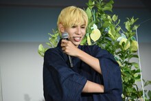 引いたくじを袖にしまうラウール。