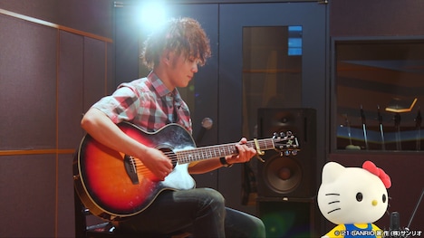 ハローキティ“歌ってみた”企画第1弾より。(c)'21 SANRIO 著作(株)サンリオ