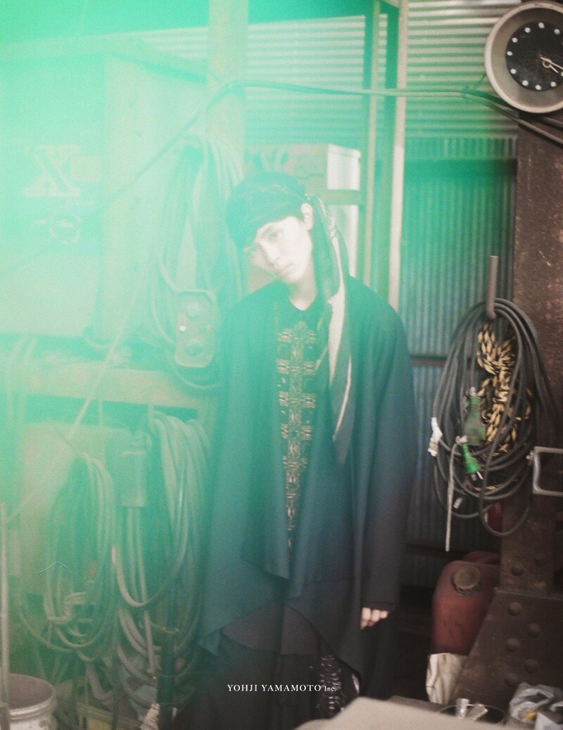 「Ground Y」2021-22秋冬コレクションのキービジュアル。 （Photo by Masatoshi Yamashiro）