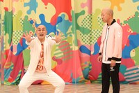 左から長谷川雅紀（錦鯉）、小峠英二（バイきんぐ）。(c)フジテレビ