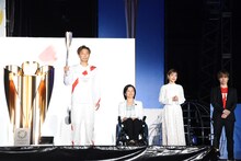 左からEXILE USA、田口亜希、石原さとみ、EXILE TETSUYA。