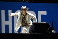 「Choo Choo TRAIN」を踊るEXILE USA。