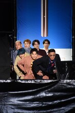 「Choo Choo TRAIN」を踊るGENERATIONS from EXILE TRIBE。