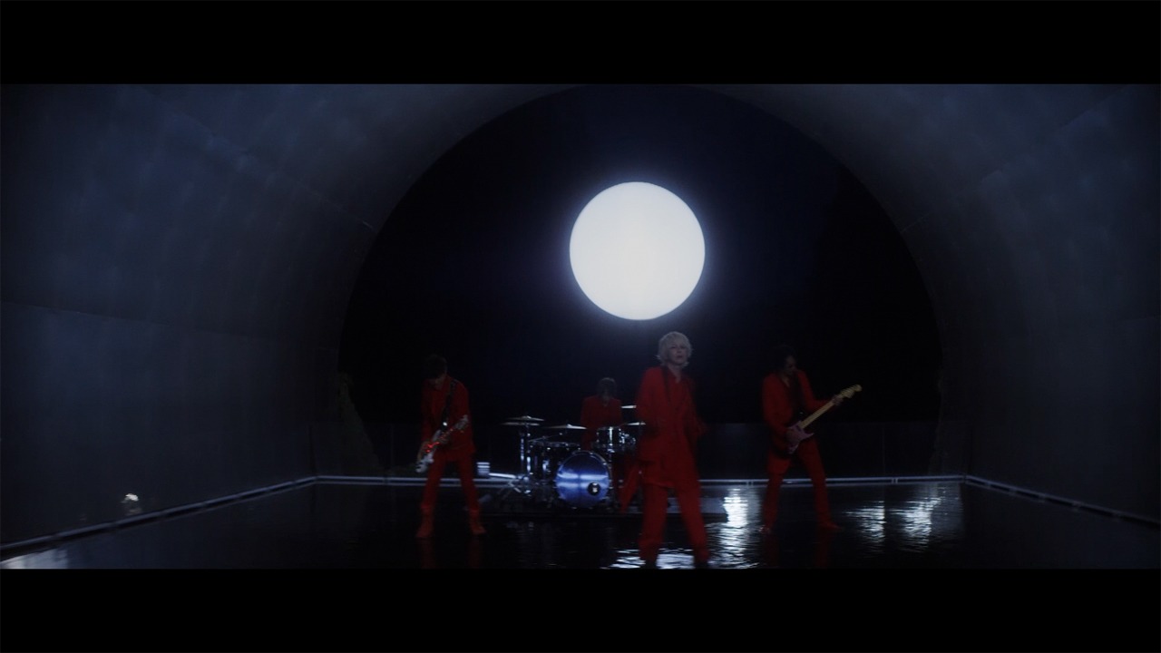 L'Arc-en-Ciel「ミライ」ミュージックビデオのサムネイル。