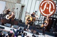 OAU「TOUR 2021 -Re:New Acoustic Life- FINAL」の様子。