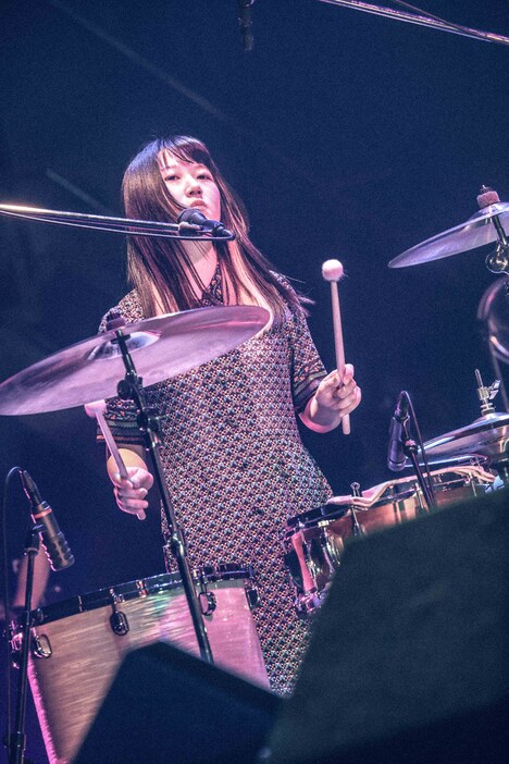 ミズグチハルキ（Dr, Per, Piano）（撮影：森好弘）