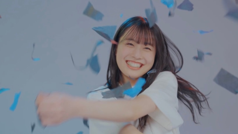 茜空「ガールズナイト」ミュージックビデオより。