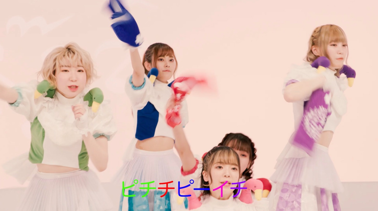 豆柴の大群「まめサマー!?」ダンスプラクティス動画より。
