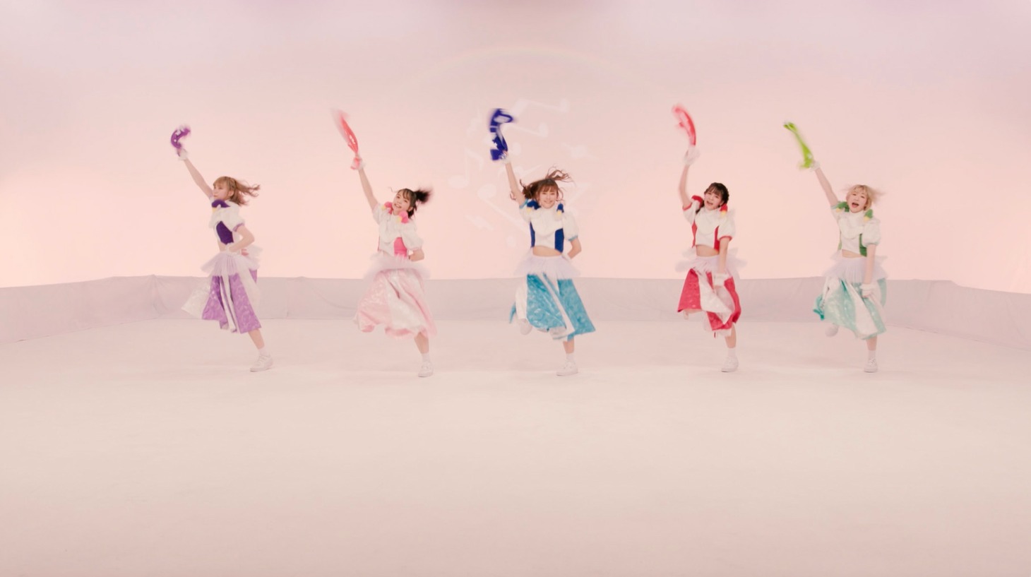 豆柴の大群「まめサマー!?」ダンスプラクティス動画より。