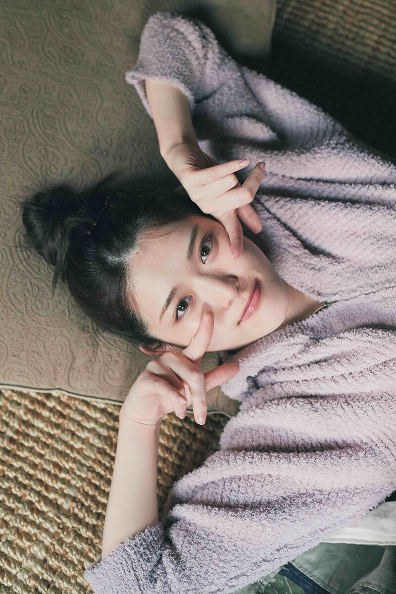 松村沙友理写真集「次、いつ会える?」通常版裏表紙 (c)マガジンハウス(撮影:三瓶康友)