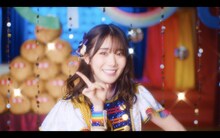 虹のコンキスタドール「美味いものファンクラブ」MVより。