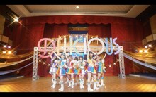 虹のコンキスタドール「美味いものファンクラブ」MVより。