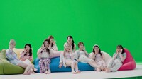 Yogibo×NiziU テレビCM「わたしが、ゆるんでいく」編の撮影風景。