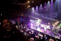 「ひとりじゃないのよ feat. SONOMI」パフォーマンス時の様子。