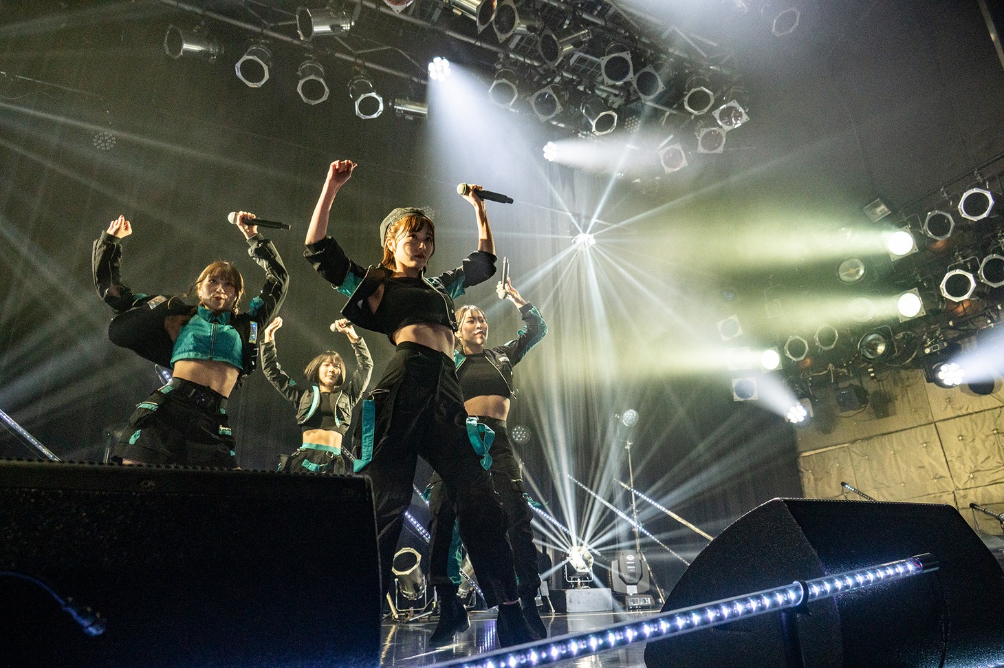 「サンダルテレフォン 1st TOUR 2021 - "TINY TURN"」東京公演の様子。
