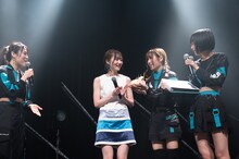 小町まいの誕生日をケーキでお祝いするサンダルテレフォン。