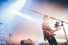 シノダ（Vo, G）（撮影：西槇太一）