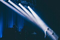 シノダ（Vo, G）（撮影：西槇太一）