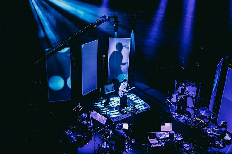 Tk From 凛として時雨ソロ10周年ライブにSalyu参加、「Unravel」含むティザー公開 - 音楽ナタリー