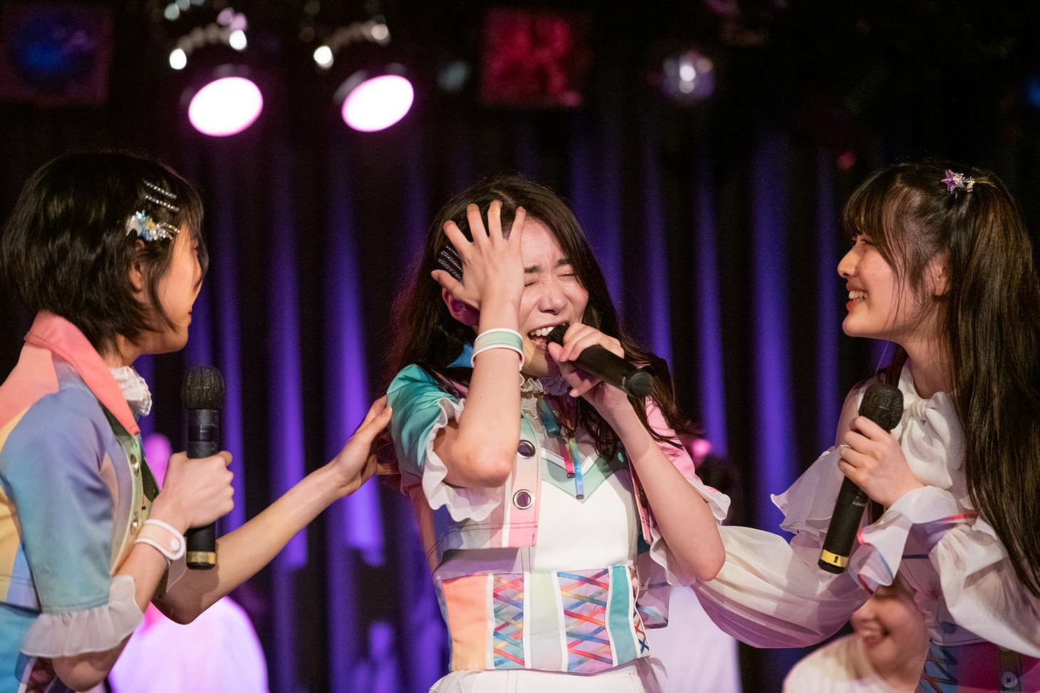 左から隈本茉莉奈、鶴見萌、大塚望由。