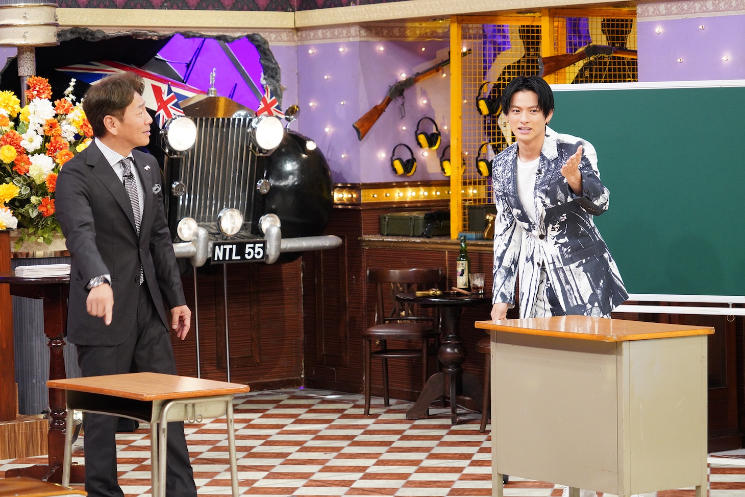 左から上田晋也（くりぃむしちゅー）、平野紫耀（King & Prince）。 (c)日本テレビ