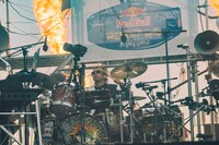 勢喜遊（Dr, Sampler）(c)Suguru Saito / Red Bull Content Pool